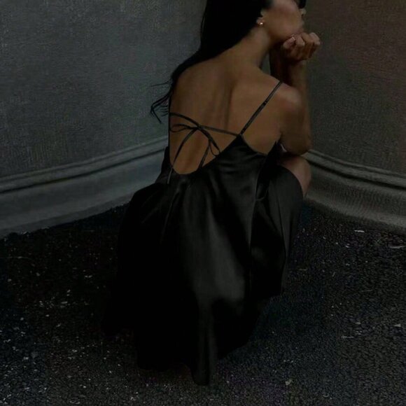 Black Elegant Women's Lace Mini Dress - Picture 2 of 5